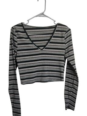 SHEIN Black & White Striped V-Neck Long Sleeve Crop Top